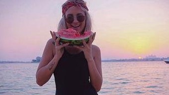 娱乐圈风云大揭秘：从吃瓜少女到热点背后真相