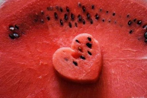 黄晓明：娱乐圈“吃瓜达人”的成长轨迹与背后故事