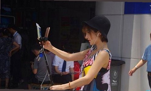 白鹿娱乐圈行迹曝光：真的是为了“吃瓜”吗？